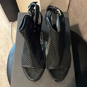 Rag & Bone Wyatt Perforated Black Leather Sandals Sz 8 1/2